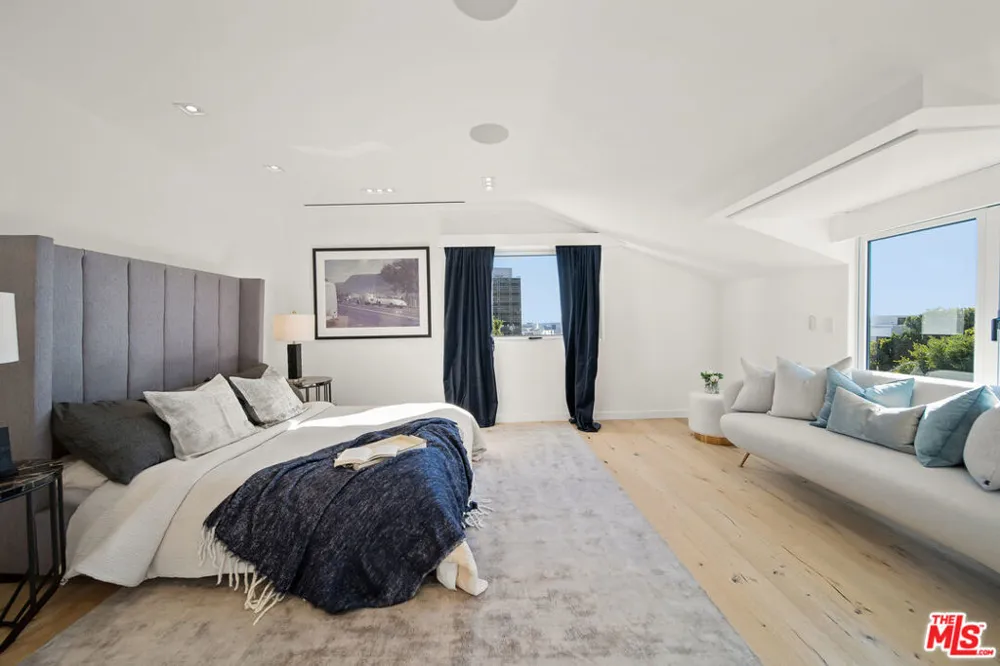 1330 Londonderry Place Los Angeles, CA 90069
