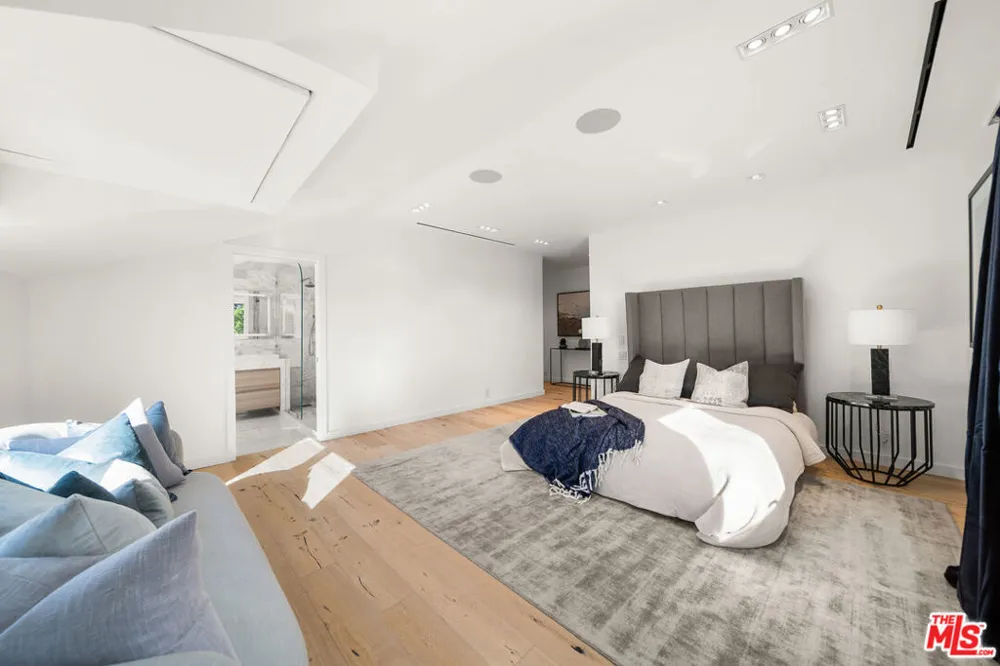 1330 Londonderry Place Los Angeles, CA 90069