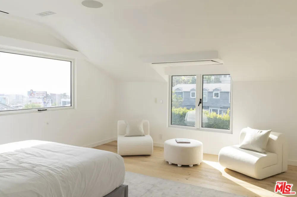1330 Londonderry Place Los Angeles, CA 90069
