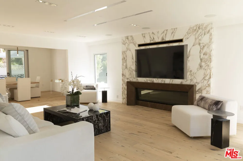 1330 Londonderry Place Los Angeles, CA 90069