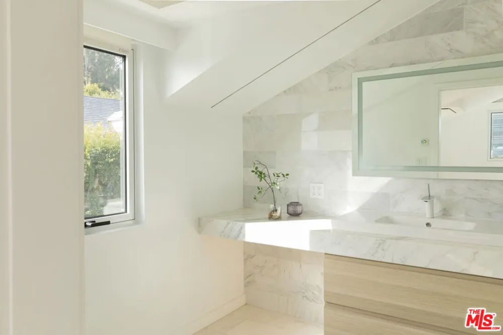1330 Londonderry Place Los Angeles, CA 90069