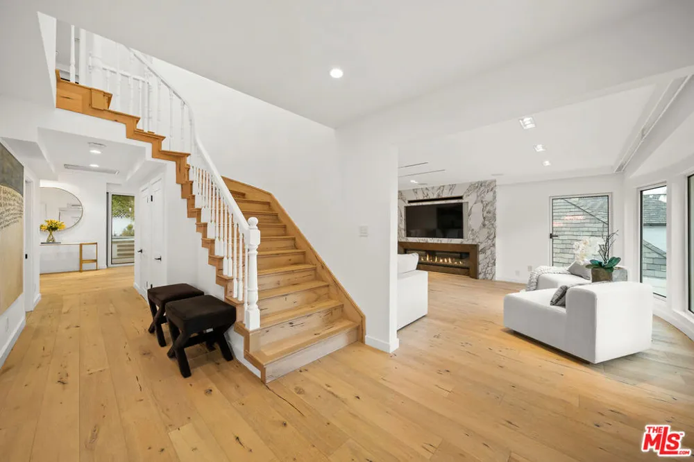 1330 Londonderry Place Los Angeles, CA 90069