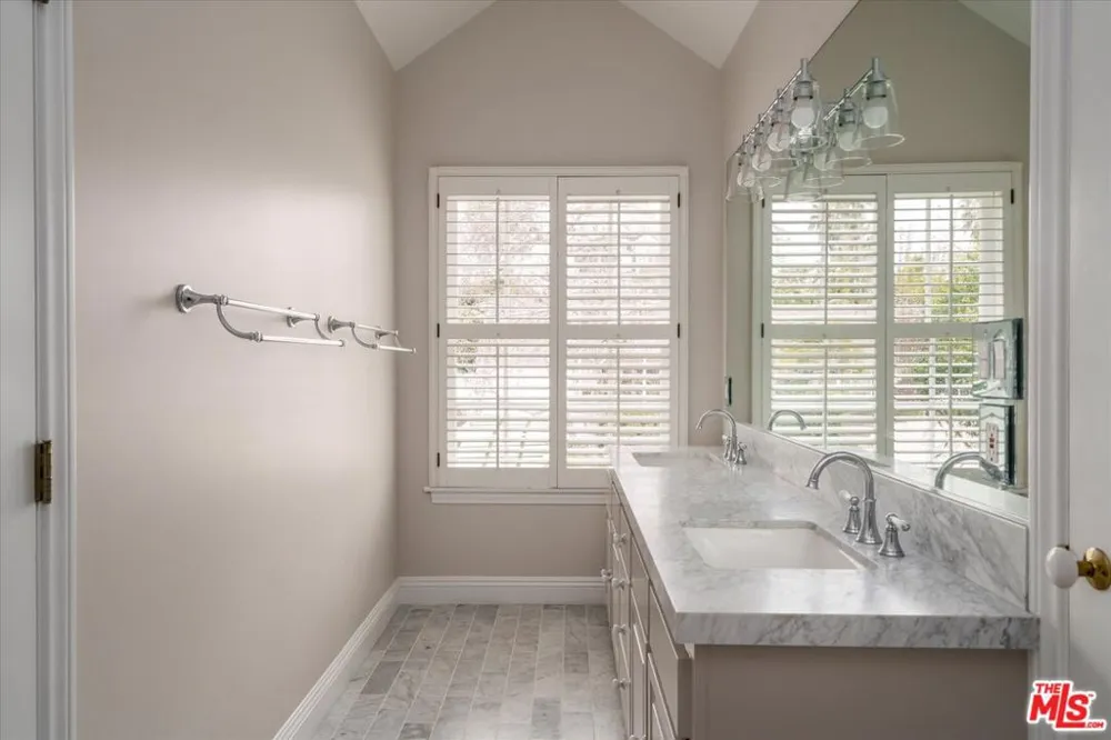 1146 Corsica Drive Pacific Palisades, CA 90272