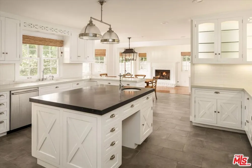 1146 Corsica Drive Pacific Palisades, CA 90272