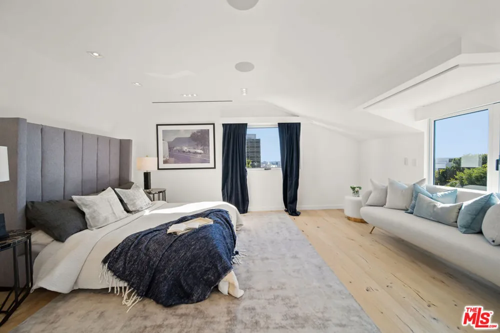 1330 Londonderry Place Los Angeles, CA 90069