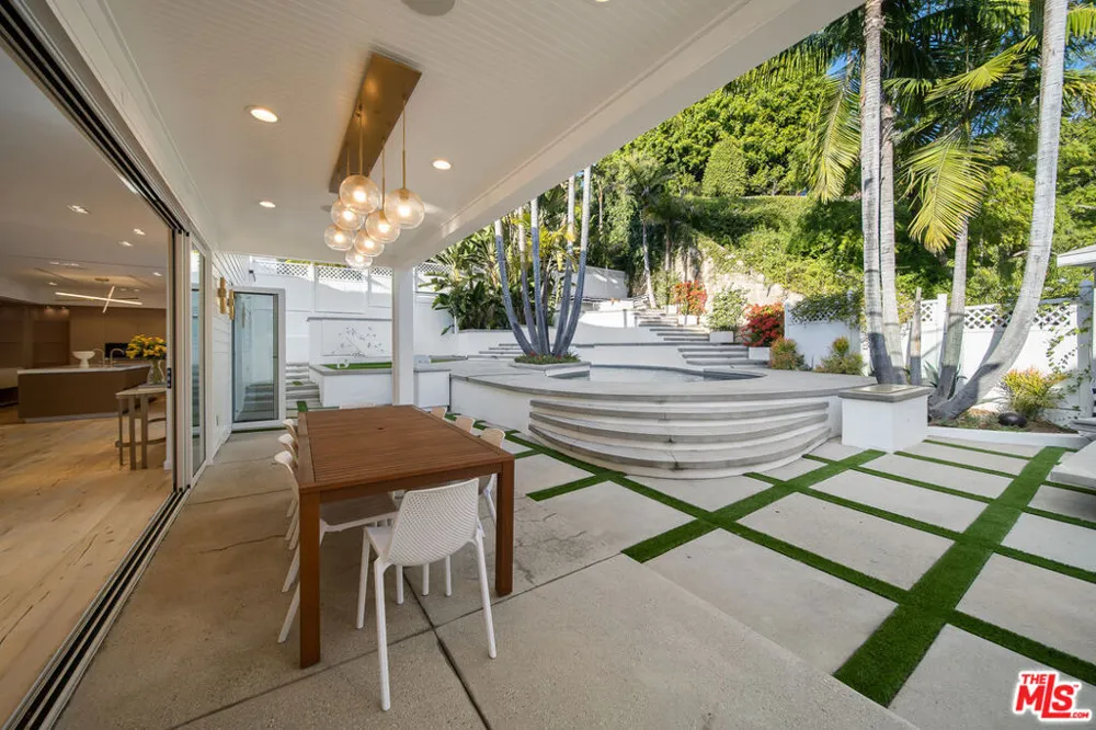 1330 Londonderry Place Los Angeles, CA 90069