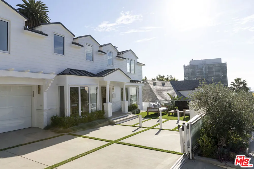 1330 Londonderry Place Los Angeles, CA 90069