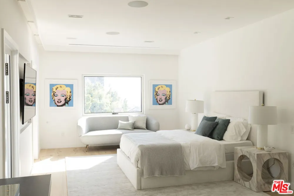 1330 Londonderry Place Los Angeles, CA 90069