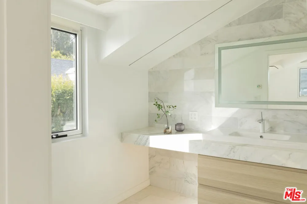 1330 Londonderry Place Los Angeles, CA 90069