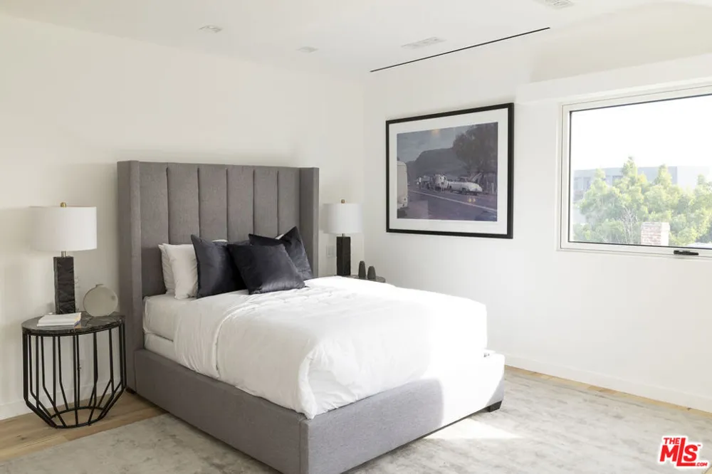 1330 Londonderry Place Los Angeles, CA 90069