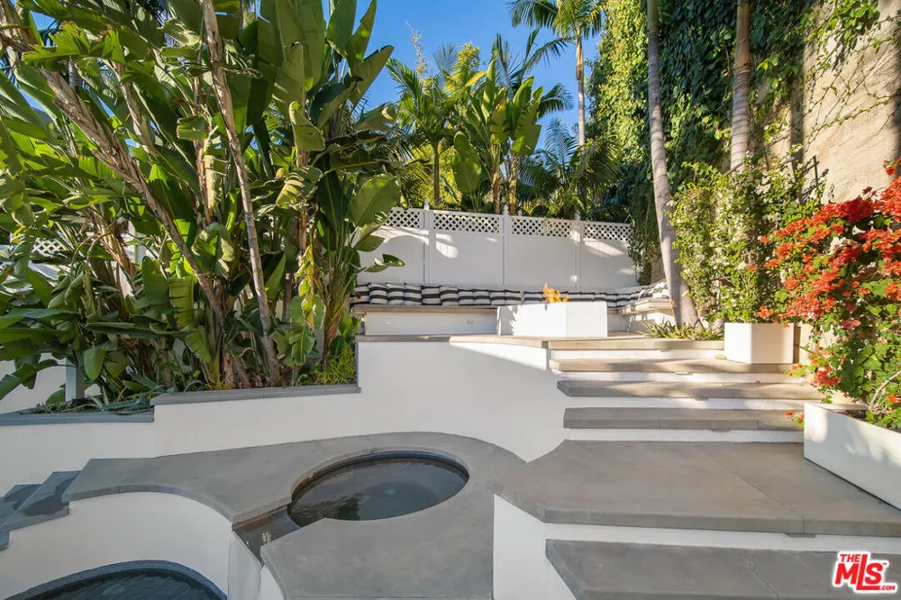 1330 Londonderry Place Los Angeles, CA 90069