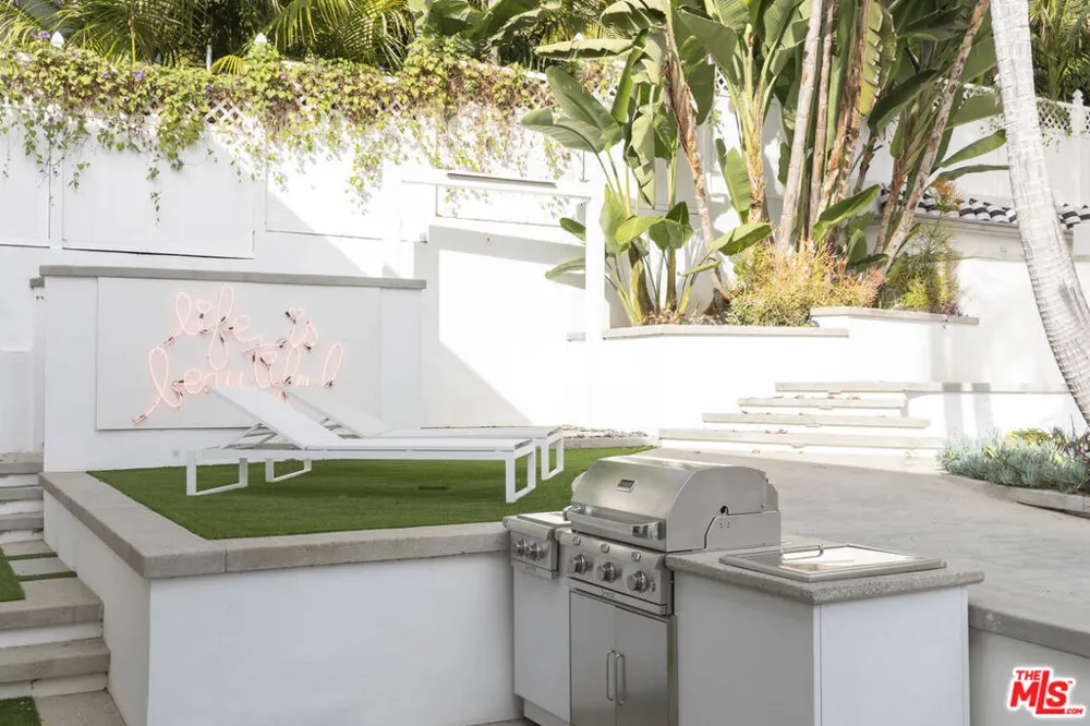 1330 Londonderry Place Los Angeles, CA 90069