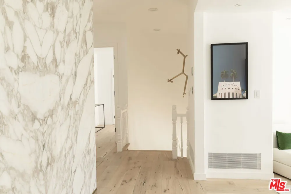 1330 Londonderry Place Los Angeles, CA 90069