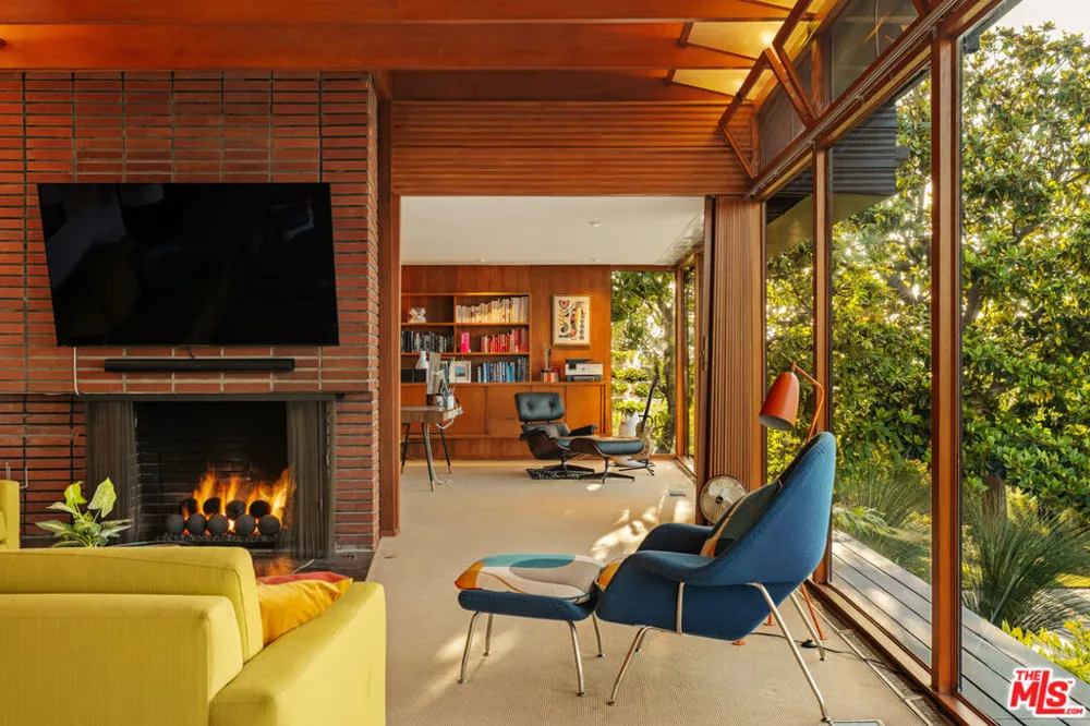 3499 Beverly Glen Boulevard Sherman Oaks, CA 91423