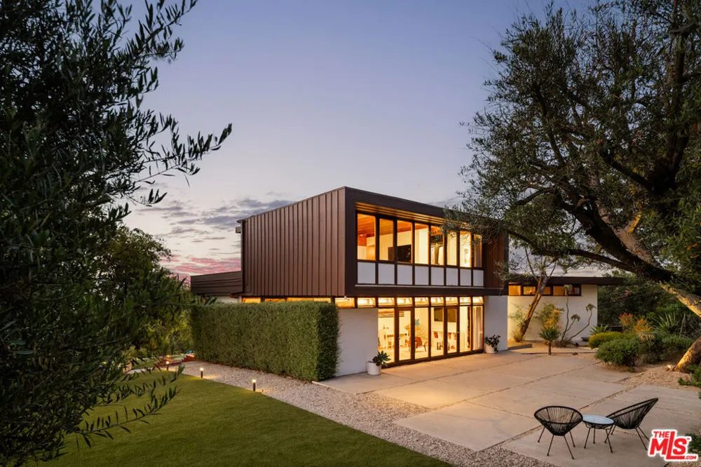 3499 Beverly Glen Boulevard Sherman Oaks, CA 91423