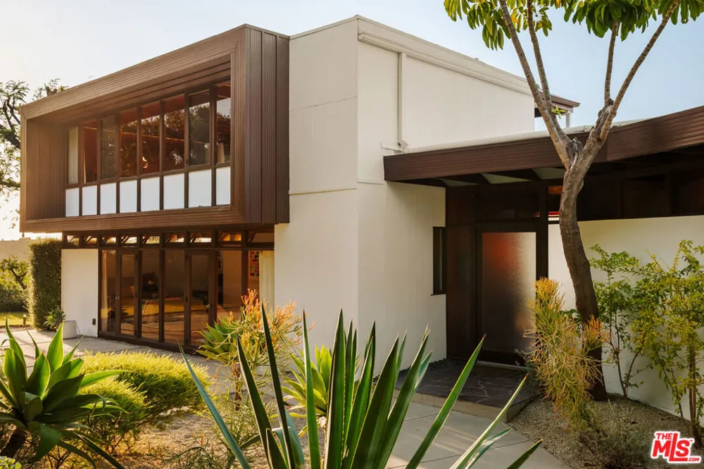 3499 Beverly Glen Boulevard Sherman Oaks, CA 91423