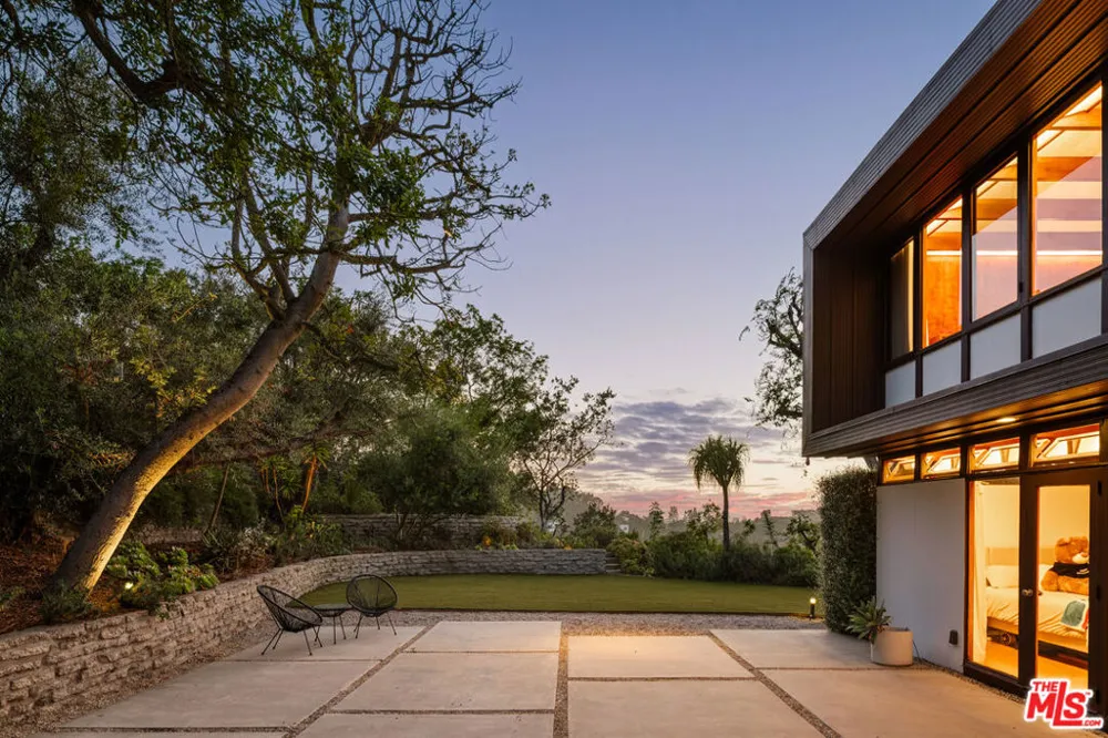 3499 Beverly Glen Boulevard Sherman Oaks, CA 91423