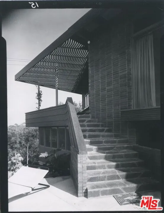 3499 Beverly Glen Boulevard Sherman Oaks, CA 91423