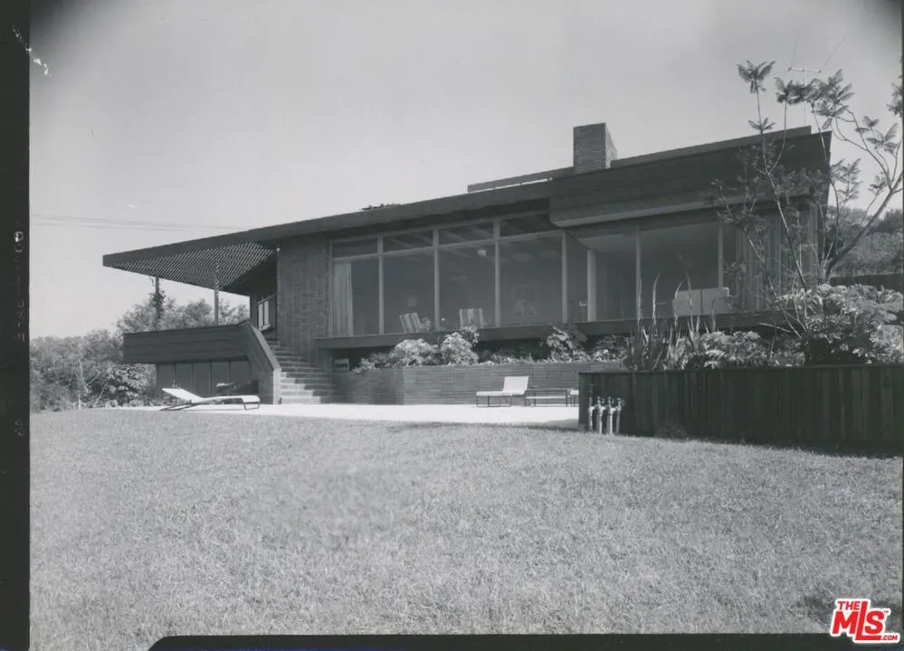 3499 Beverly Glen Boulevard Sherman Oaks, CA 91423