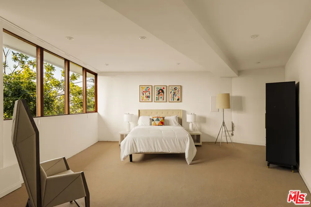 3499 Beverly Glen Boulevard Sherman Oaks, CA 91423