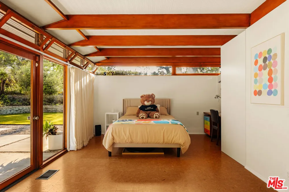 3499 Beverly Glen Boulevard Sherman Oaks, CA 91423