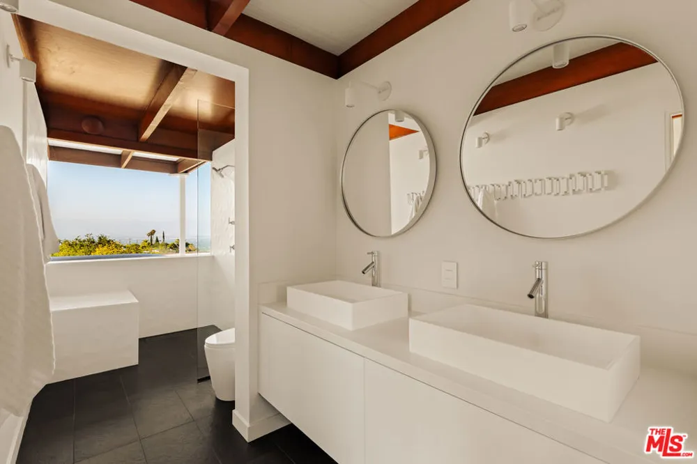 3499 Beverly Glen Boulevard Sherman Oaks, CA 91423
