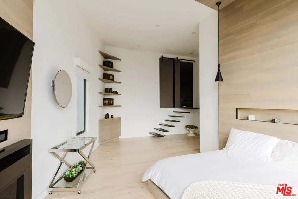 8842 Evanview Drive Los Angeles, CA 90069