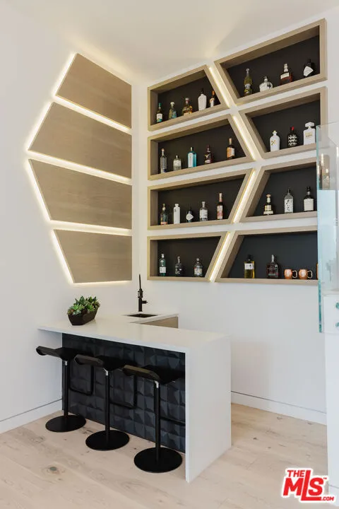 8842 Evanview Drive Los Angeles, CA 90069
