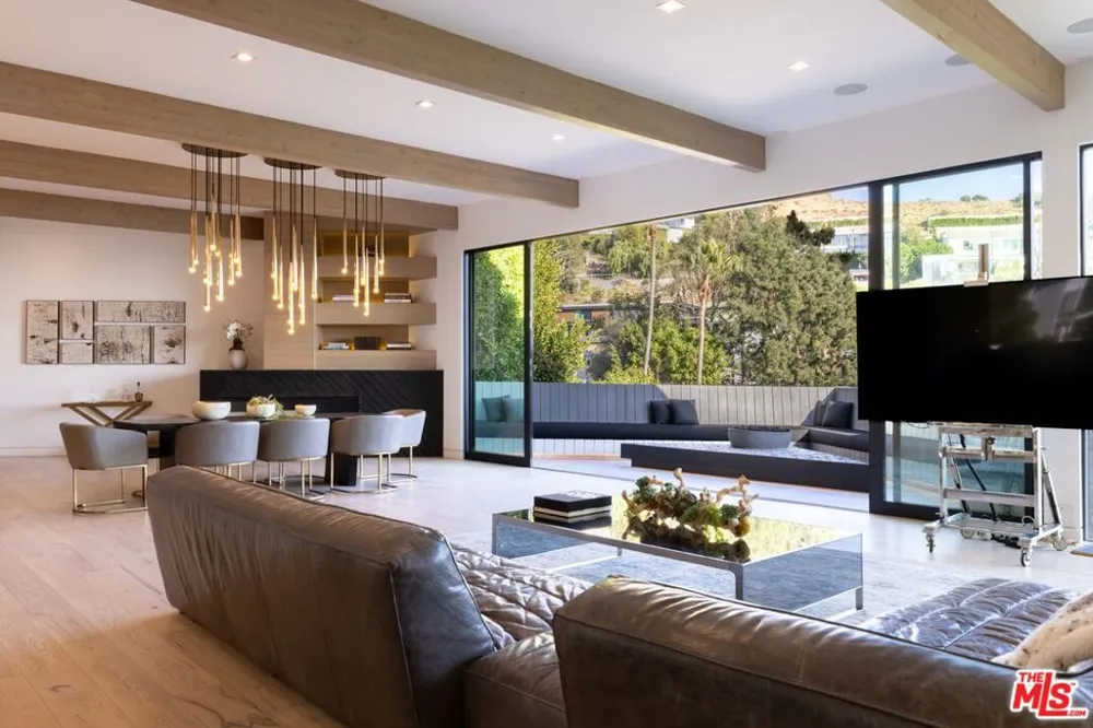 8842 Evanview Drive Los Angeles, CA 90069