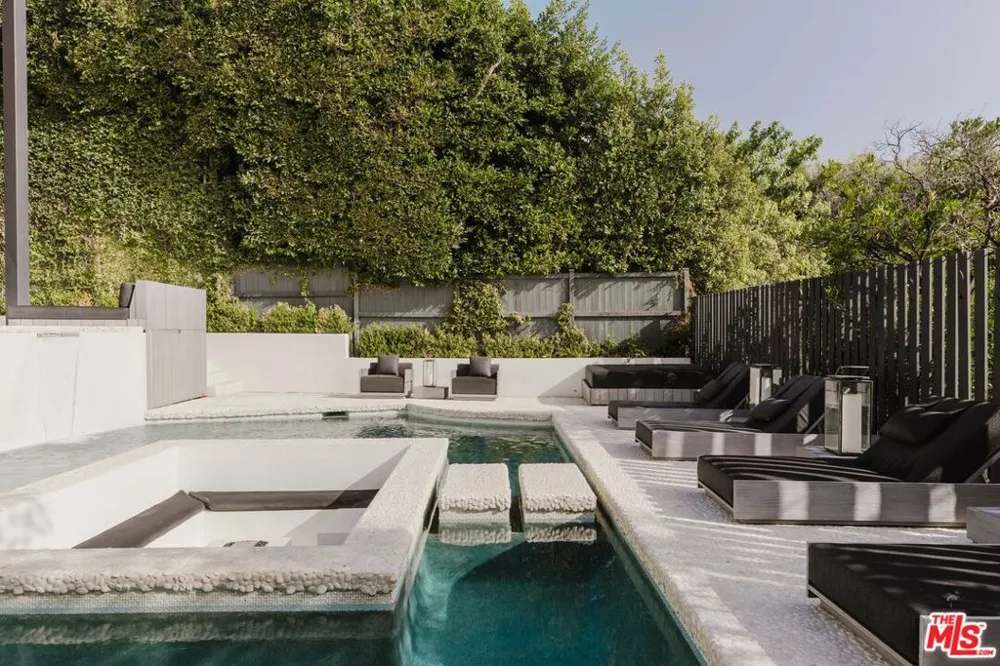 8842 Evanview Drive Los Angeles, CA 90069