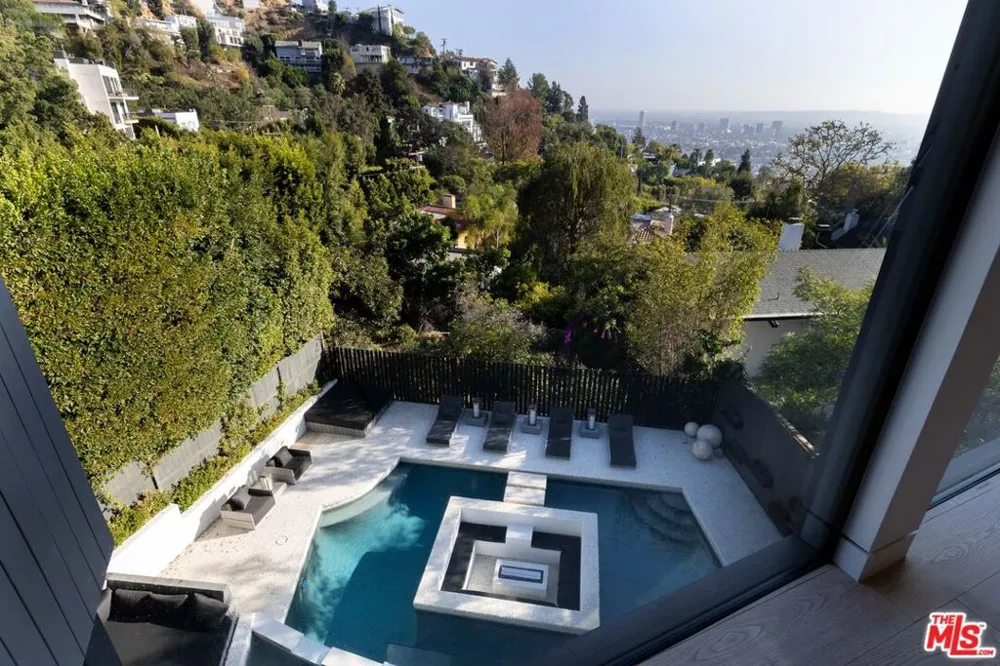 8842 Evanview Drive Los Angeles, CA 90069