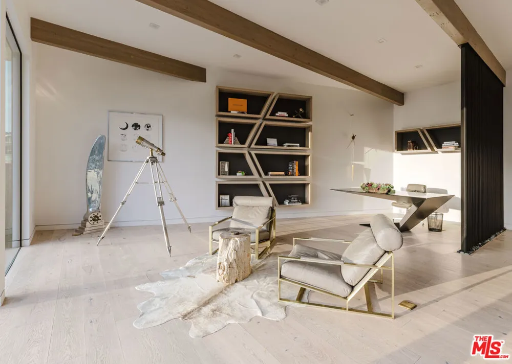 8842 Evanview Drive Los Angeles, CA 90069