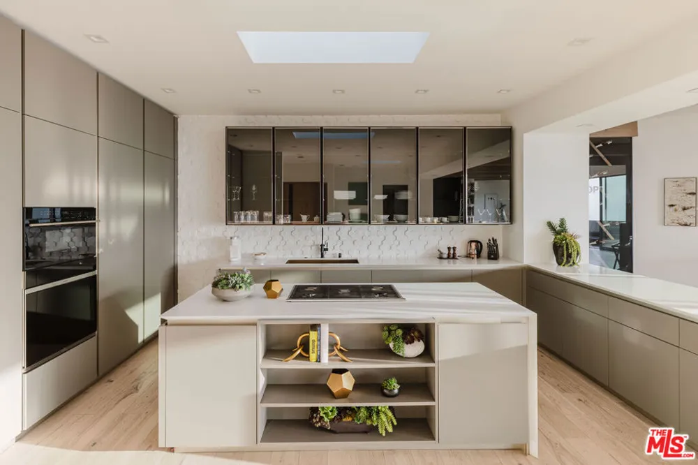 8842 Evanview Drive Los Angeles, CA 90069