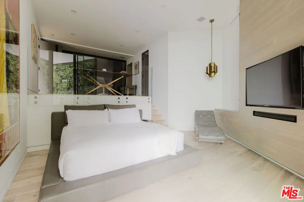 8842 Evanview Drive Los Angeles, CA 90069