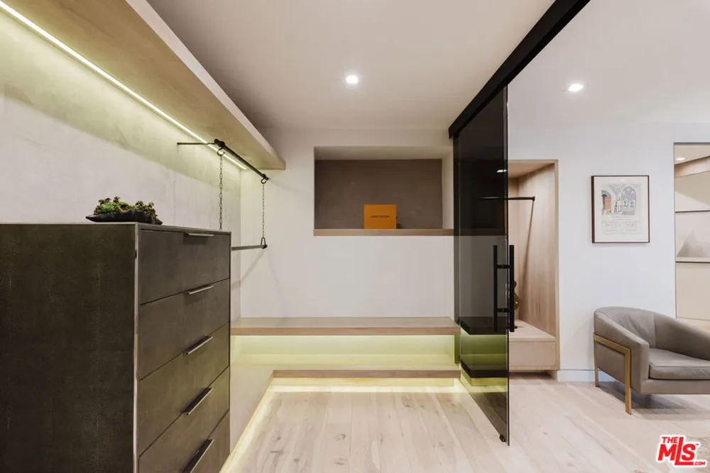 8842 Evanview Drive Los Angeles, CA 90069