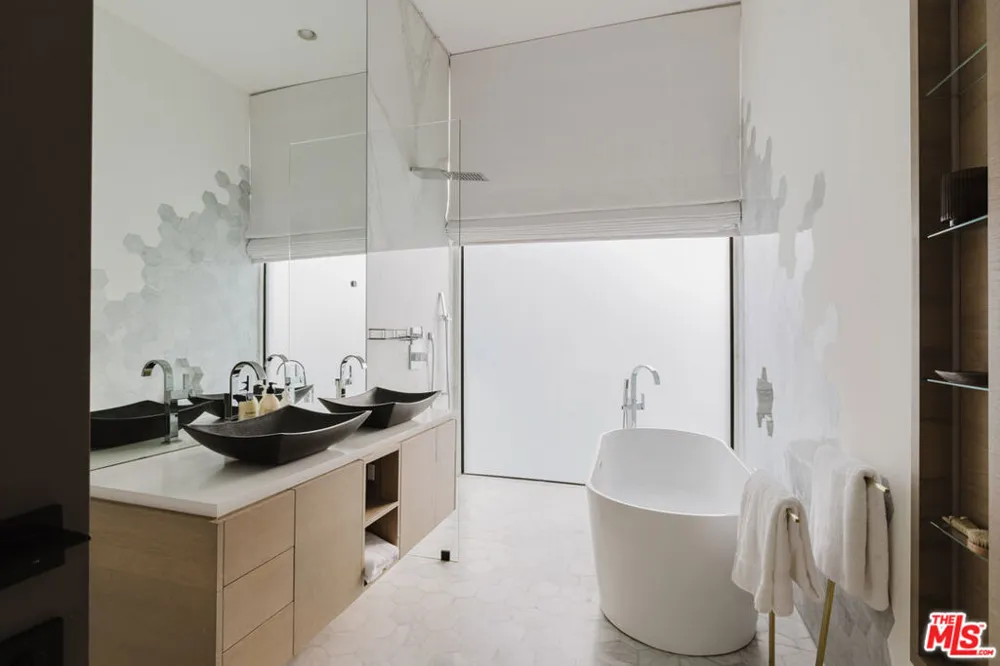 8842 Evanview Drive Los Angeles, CA 90069
