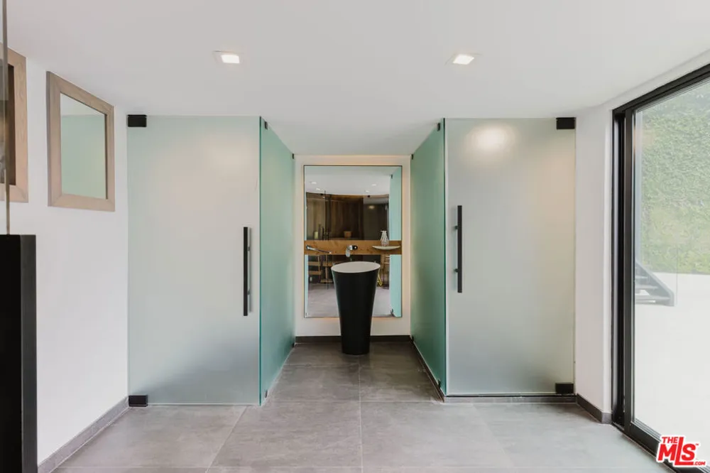 8842 Evanview Drive Los Angeles, CA 90069