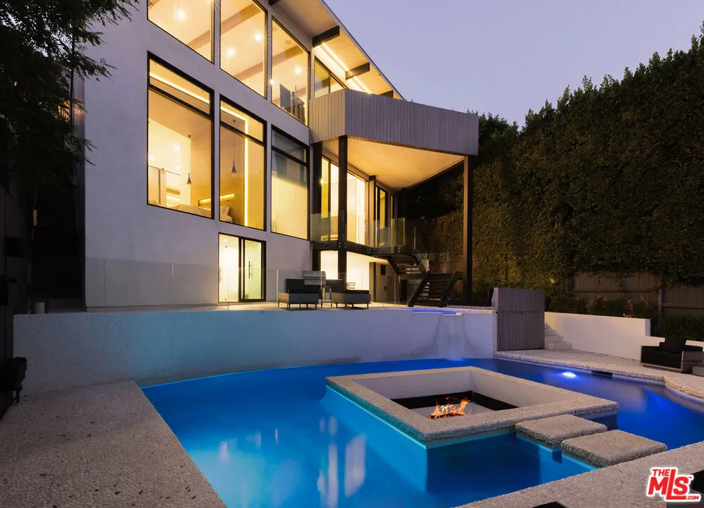 8842 Evanview Drive Los Angeles, CA 90069