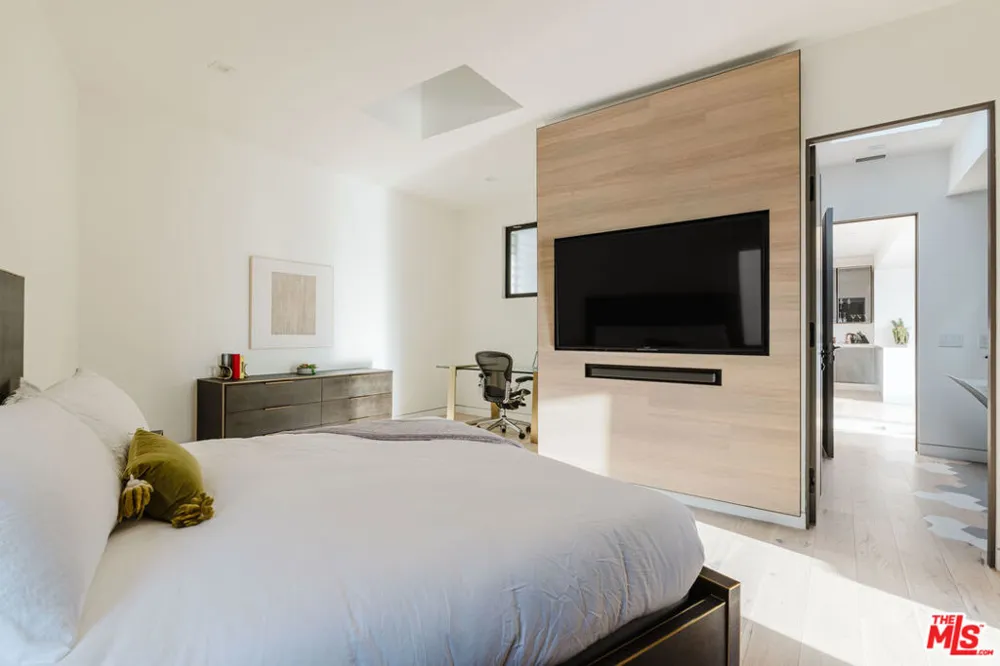 8842 Evanview Drive Los Angeles, CA 90069
