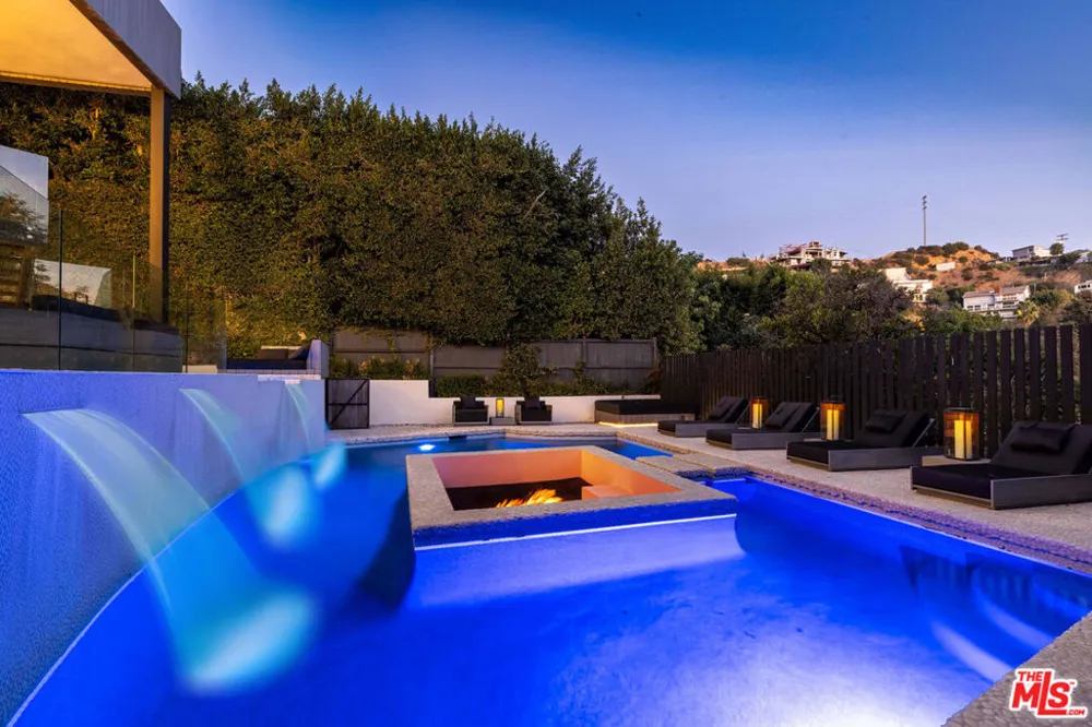 8842 Evanview Drive Los Angeles, CA 90069