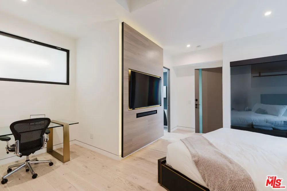 8842 Evanview Drive Los Angeles, CA 90069