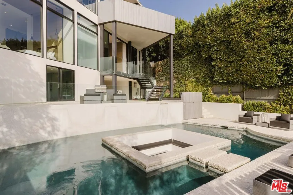 8842 Evanview Drive Los Angeles, CA 90069