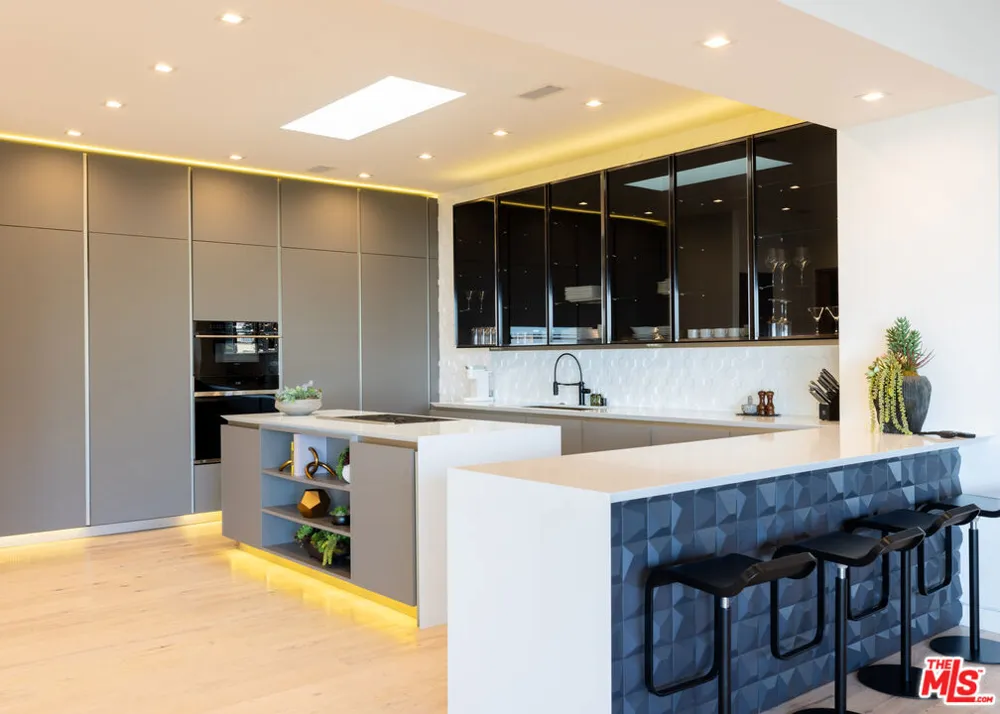 8842 Evanview Drive Los Angeles, CA 90069