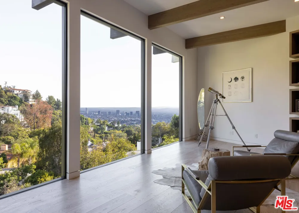 8842 Evanview Drive Los Angeles, CA 90069