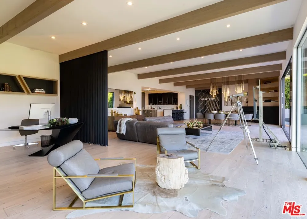 8842 Evanview Drive Los Angeles, CA 90069