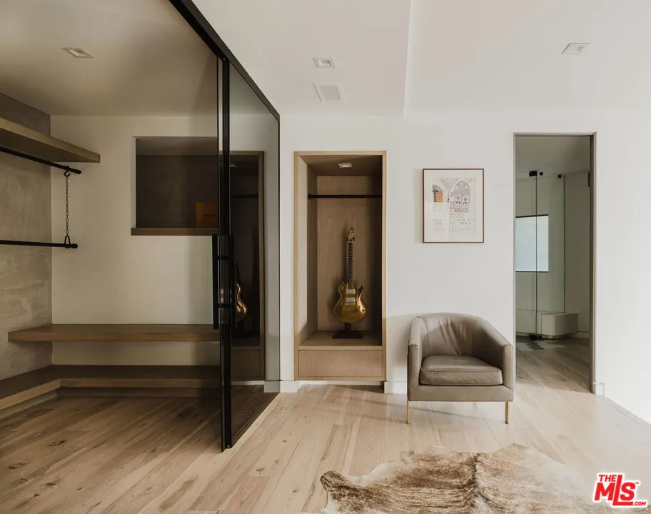 8842 Evanview Drive Los Angeles, CA 90069
