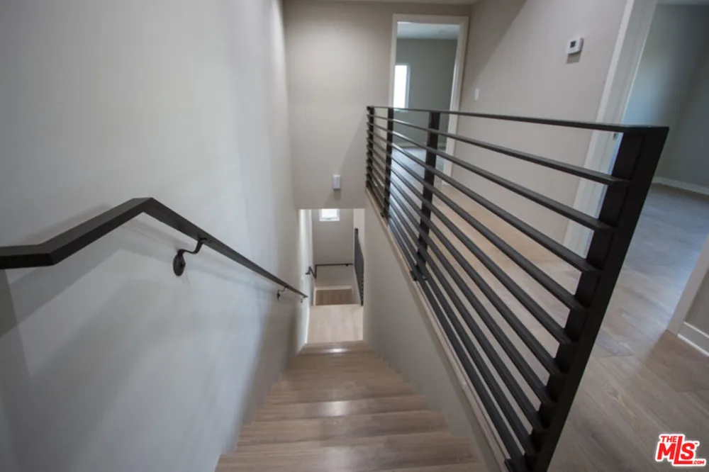 4924 LAUREL CANYON Valley Village, CA 91607