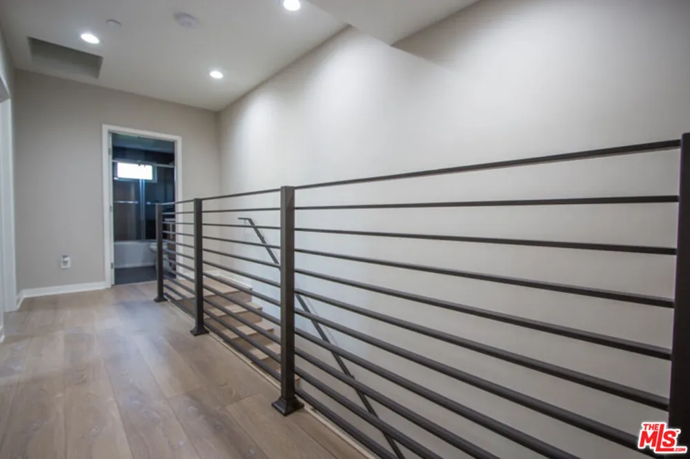 4924 LAUREL CANYON Valley Village, CA 91607