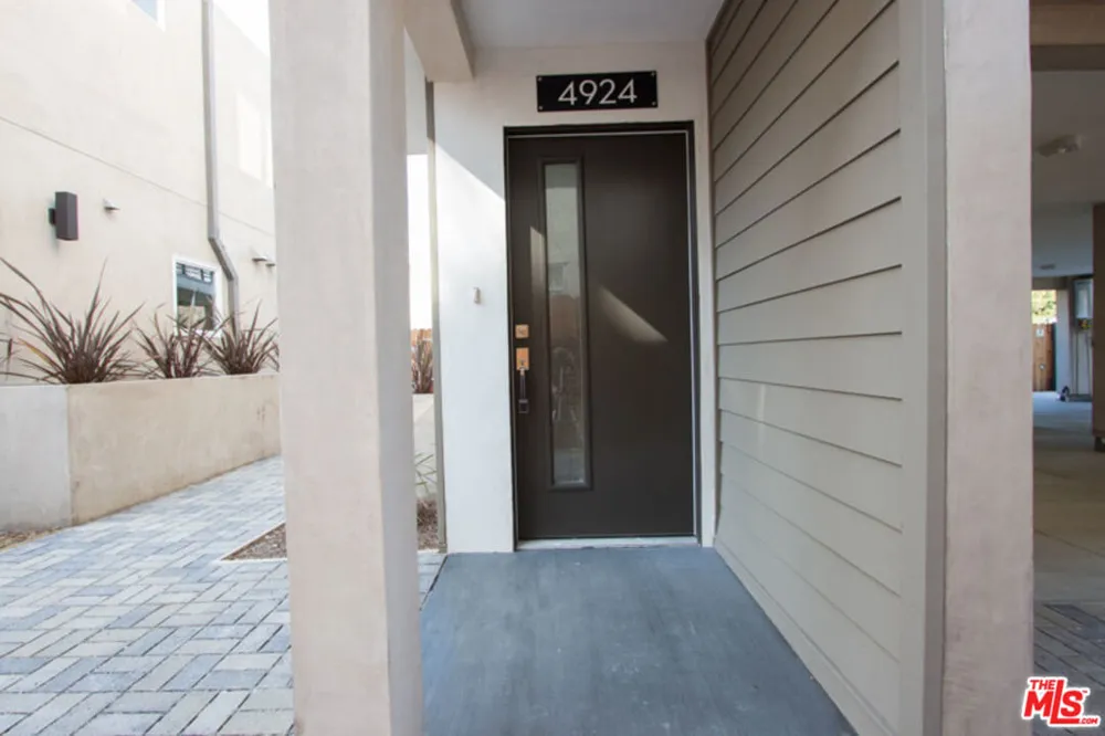 4924 LAUREL CANYON Valley Village, CA 91607