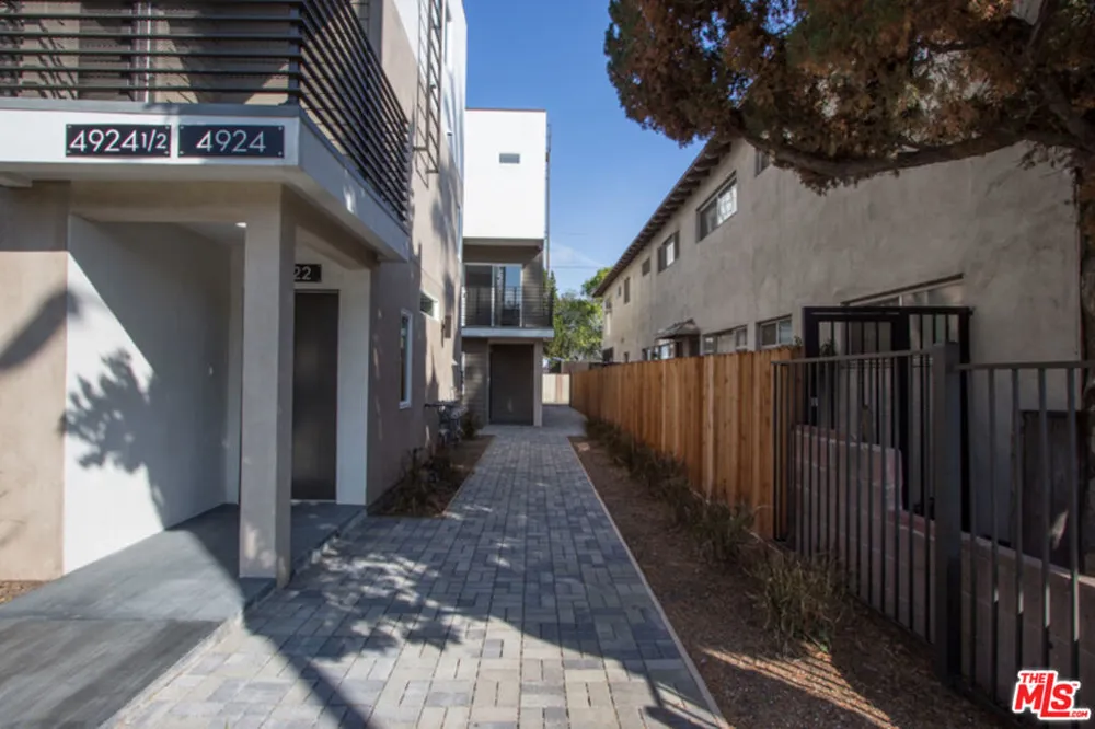 4924 LAUREL CANYON Valley Village, CA 91607